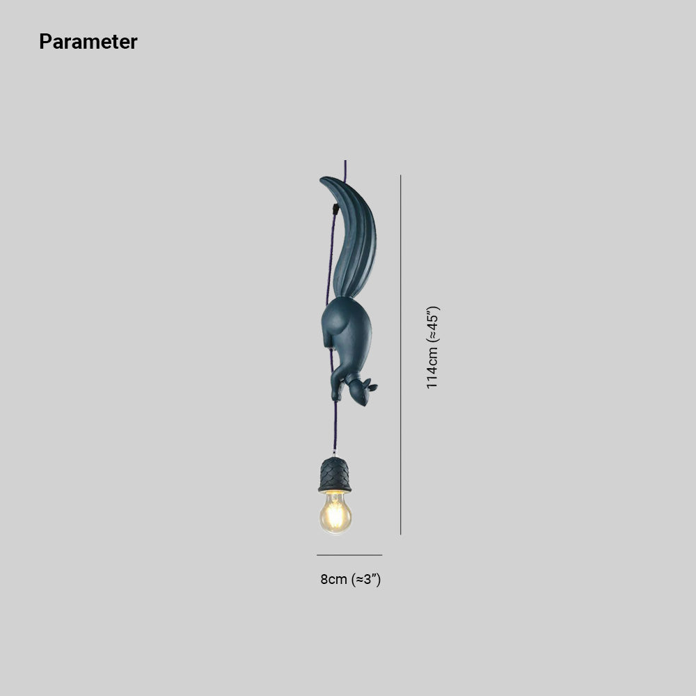 Himmelschimmer Verspielte Pendelleuchte mit Eichhörnchen und Zapfen in vier Farben