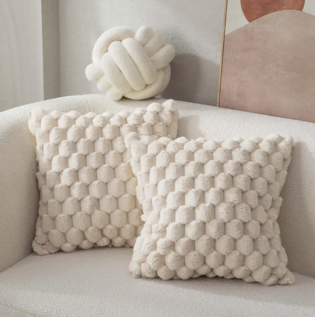 DreamCushion Flauschiges Kissen mit luxuriösem Bezug