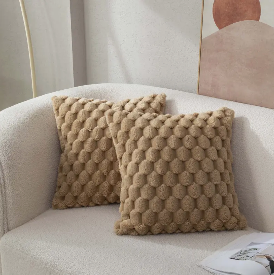 DreamCushion Flauschiges Kissen mit luxuriösem Bezug