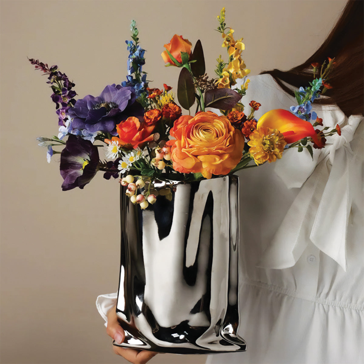 Blumarist Plissierte Keramikvase im floralen Design